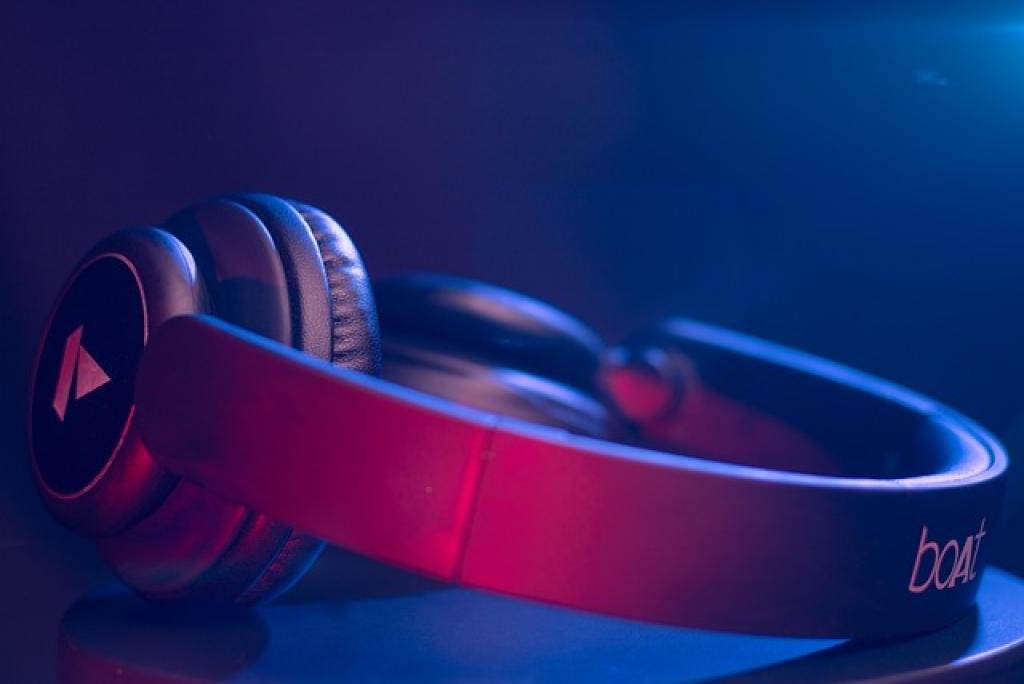 Stay Active and Motivated with the Best Wireless Earbuds for Gym Workouts 7